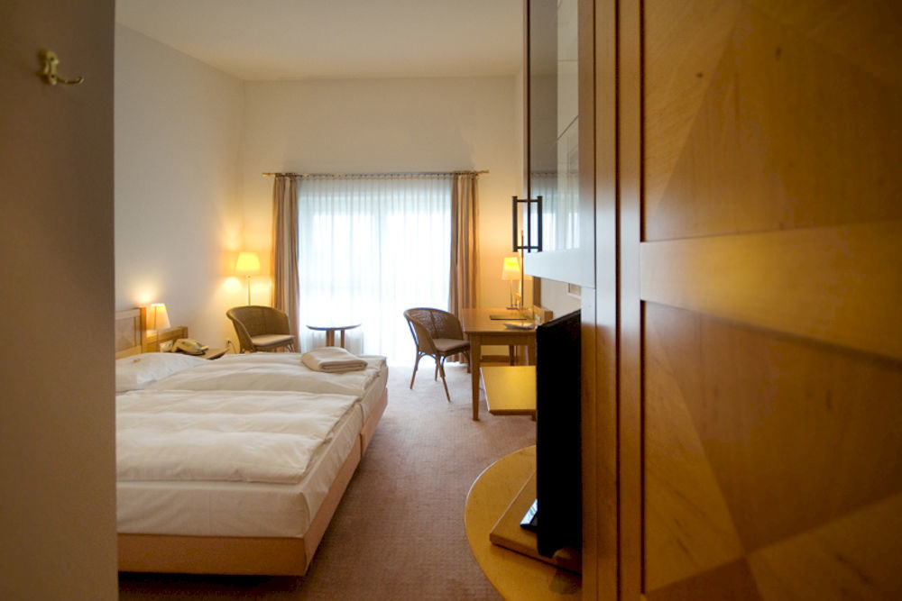 Golfhotel & Restaurant Lindenhof Bad Vilbel Exterior photo